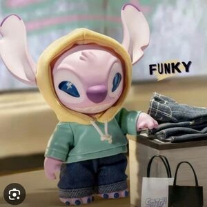 Funky- Miniso x Disney Stitch Gen Z Street Pendant